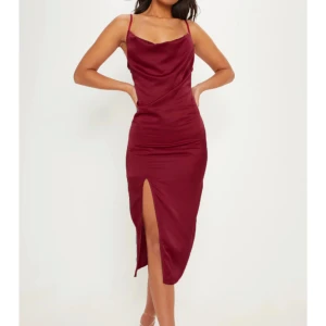 PLT klänning  - Helt ny oanvänd storlek 34 pris kan diskuteras vid snabbaffär 