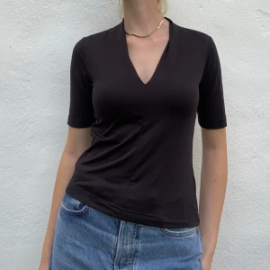 Svart topp - Svart t-shirt med superfin passform 