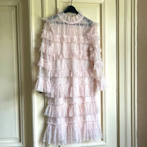 By malina klänning - Storlek 38 Säljer min by malina klänning använd 2 gånger. Nypris 2800kr Säljer för 1500kr💕