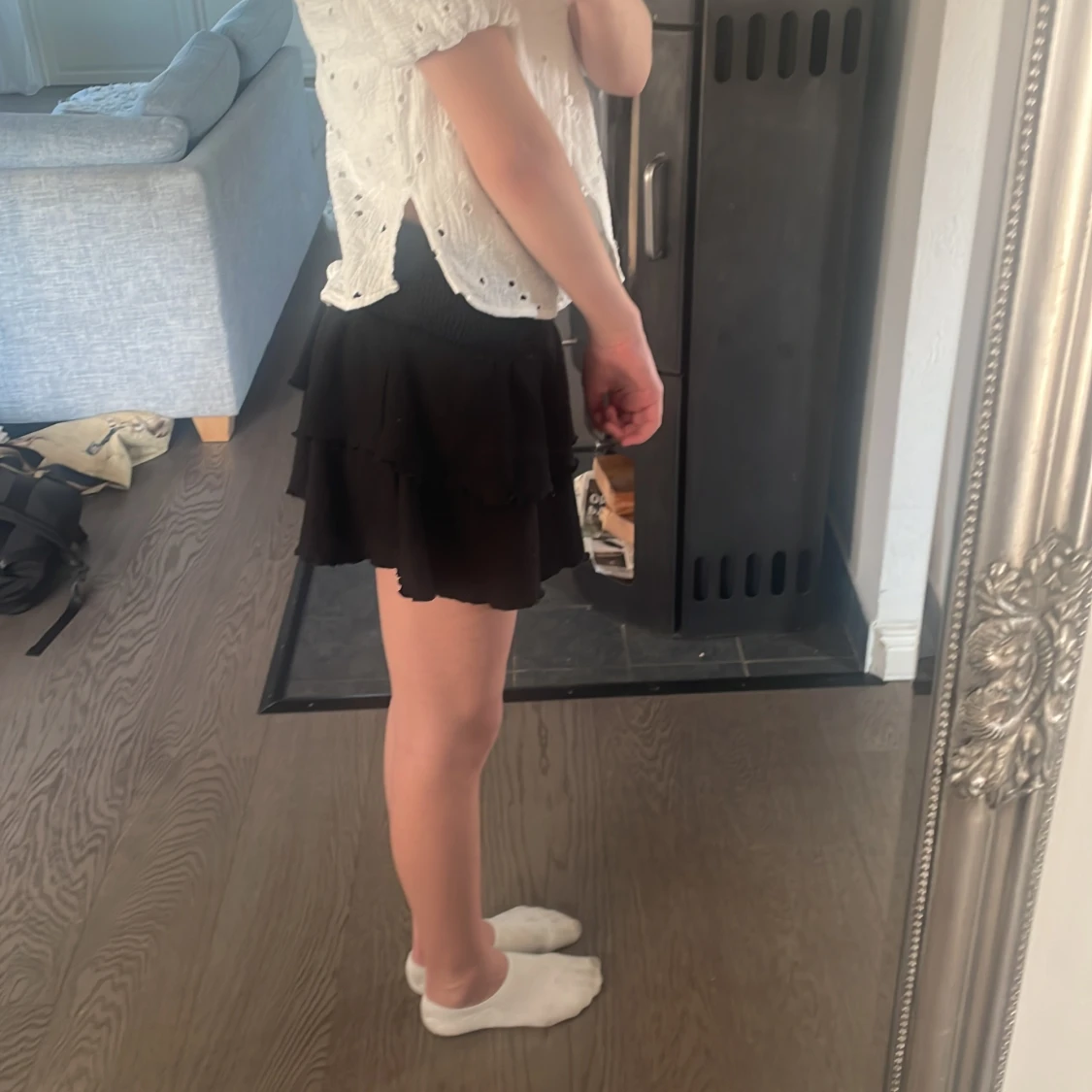 Jag säljer en vit blus med små hål i - 93