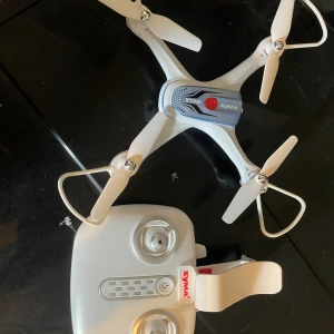 X15W drönare radiostyrd quadcopter med kamera och telefon tillgång  - Med en batteri kontroll och drönare perfekt för nybörjare UTAN LADDARE!! du får köpa själv typ 150kr