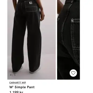 Ett par sparsamt använda jeans i modellen simple pant i från carhartt. Inköpa på Nelly för 1200kr förra året. Det är likadana som på bilden men i blå färg. Jag har storlek S/M och dom sitter prefekt. 