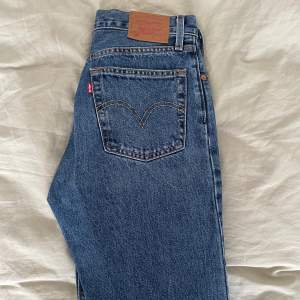Levis jeans 501, storlek 27. 