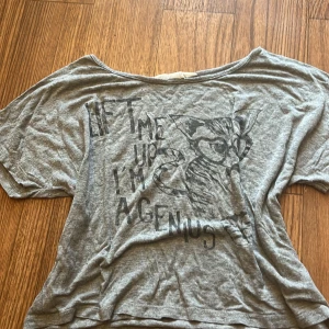 Fin cool tröja - Det är en fin grå tröja ❤️