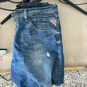 Replay Jeans  - Säljer dessa as feta replay jeans! Använda ett par gånger då de inte passar mig riktigt så bra, men med lite häng sitter dem bra. Hör av er vid frågor priset kan diskuteras. Mvh Liam😁