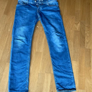 Jacob Cohen jeans 35 - Jacob Cohen jeans size 35 modell 688, mycket bra skick, blå tvätt