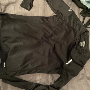 Långärmad träningströja - Svart långärmad träningströja i storlek XS. Jättebra skick💓