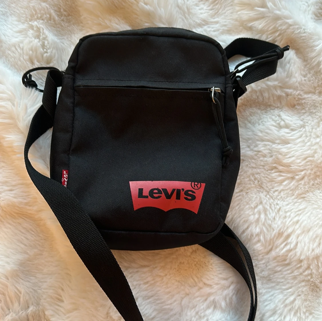 Levis axelväska  - 91