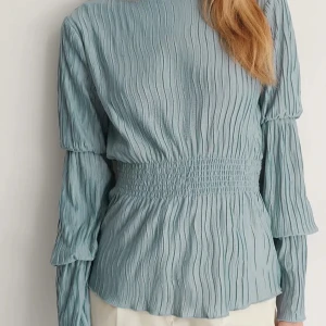 blus/topp - inga defekter, fråga gärna för fler bilder 😊kan fixa paketpris för kläder!