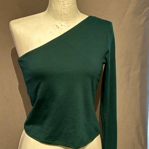 Off shoulder topp - Aldrig använd och så elegant 