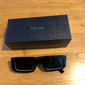 Prada Solglasögon  - Prada Solglasögon 10/10 skick! 100% autentisk