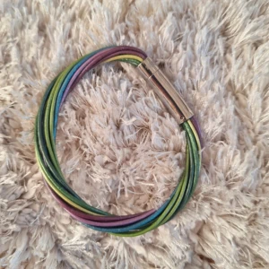 Armband - Fint armband med knäppe