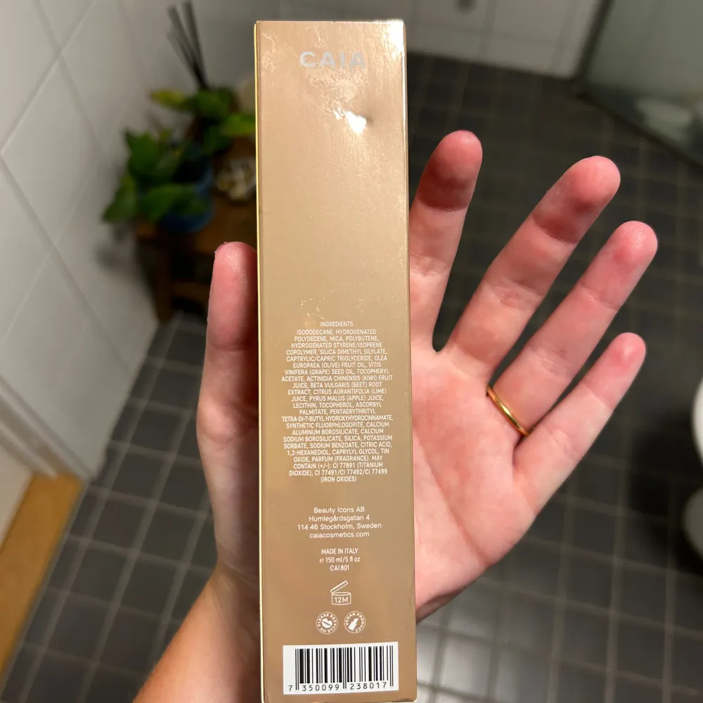 Säljer en oanvänd body glow från caia i golden tan. Aldrig använd!. Skönhet.