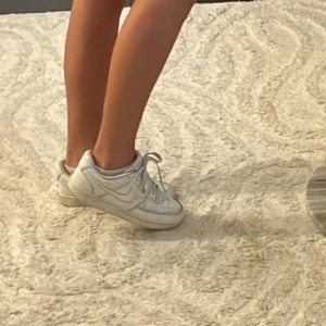 Sneakers - Från Nike. I använt skick, men går absolut att tvätta upp🥰