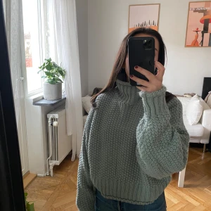H&M stickad tröja - Storlek: XS Skick: Normalt använt skick