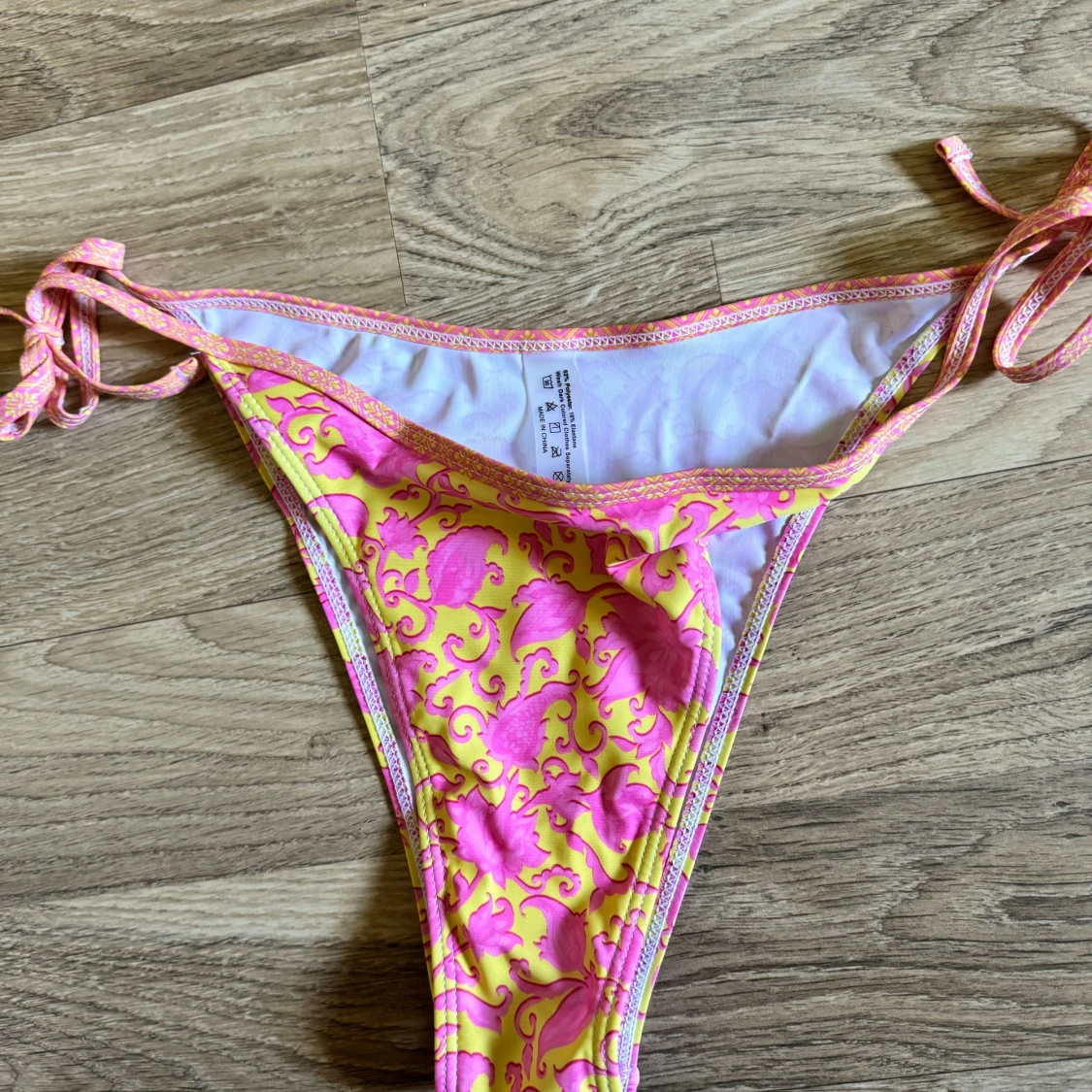 Gul och rosa bikiniunderdel - 91