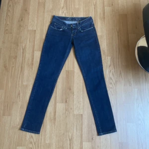 Levi’s jeans - W27/L32