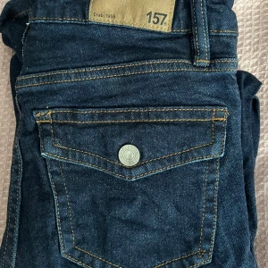 XS 90s boots/ lager 157 - Jeans som passar till ALLT! Använder inte dem så mycket längre tycker de förtjänar ny bärare.   