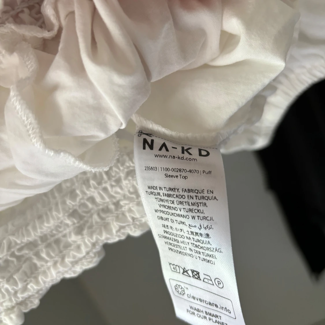 Topp med ballongärmar i nyskick från Nakd - 92