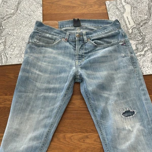 Dondup - Säljer mina Dundup då jag behöver pengar Inga defekter som jag vet  Använder dem knappt 