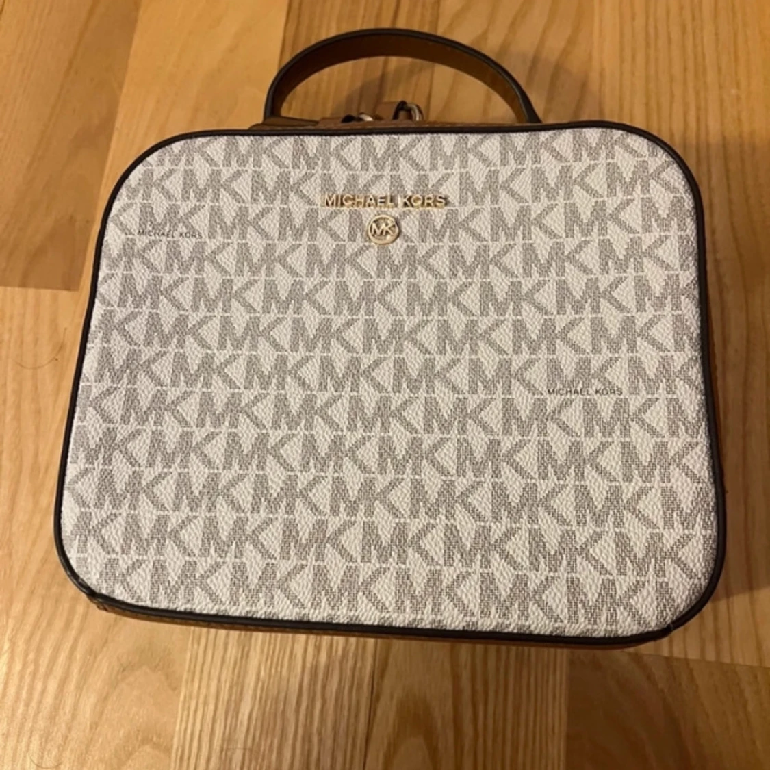 Handväska från Michael Kors - 90