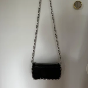 Tiamo väska - Liten svart tiamo väska