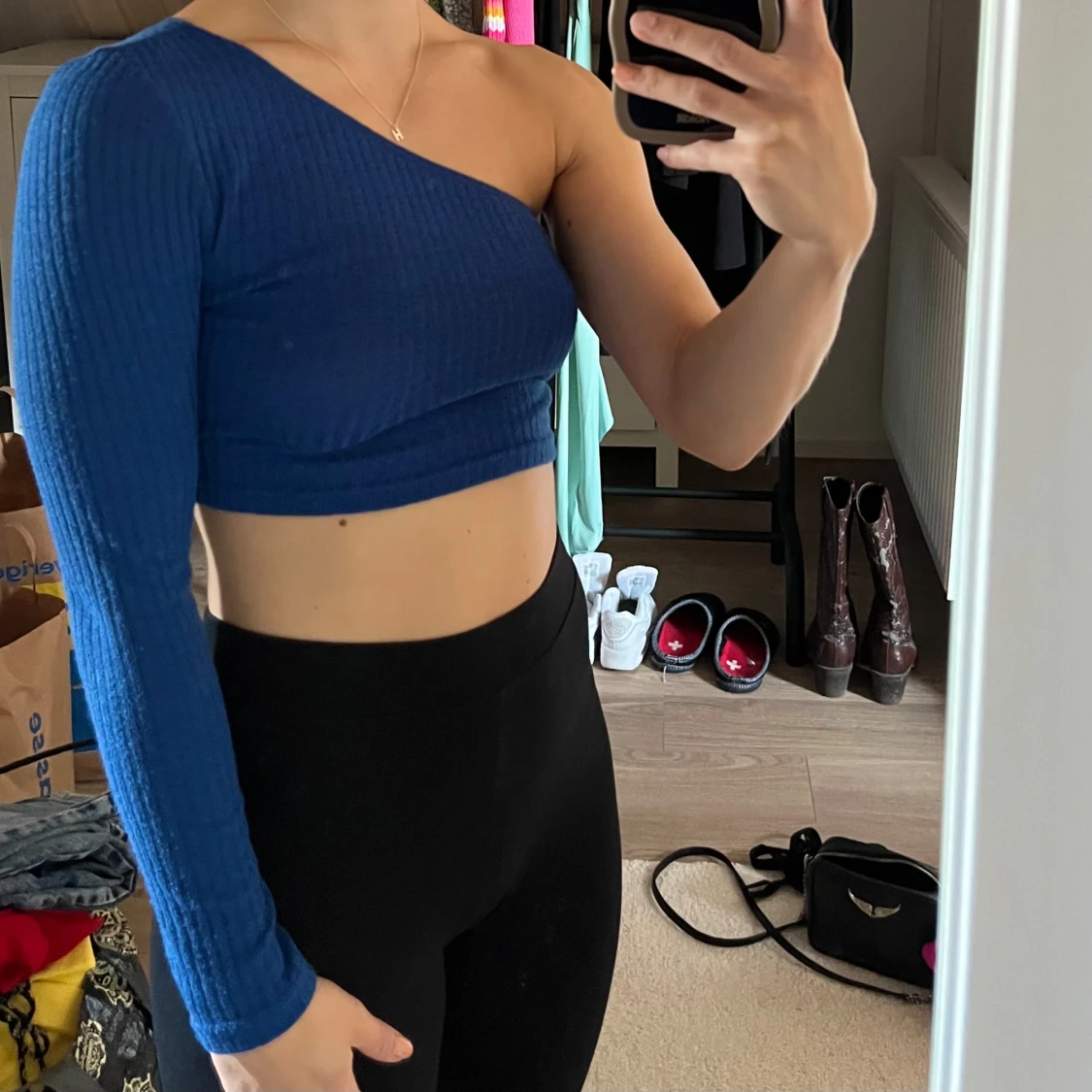 Blå one shoulder topp