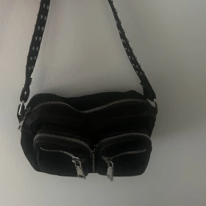 Svart väska  - En väska från Noella, fint skick. 