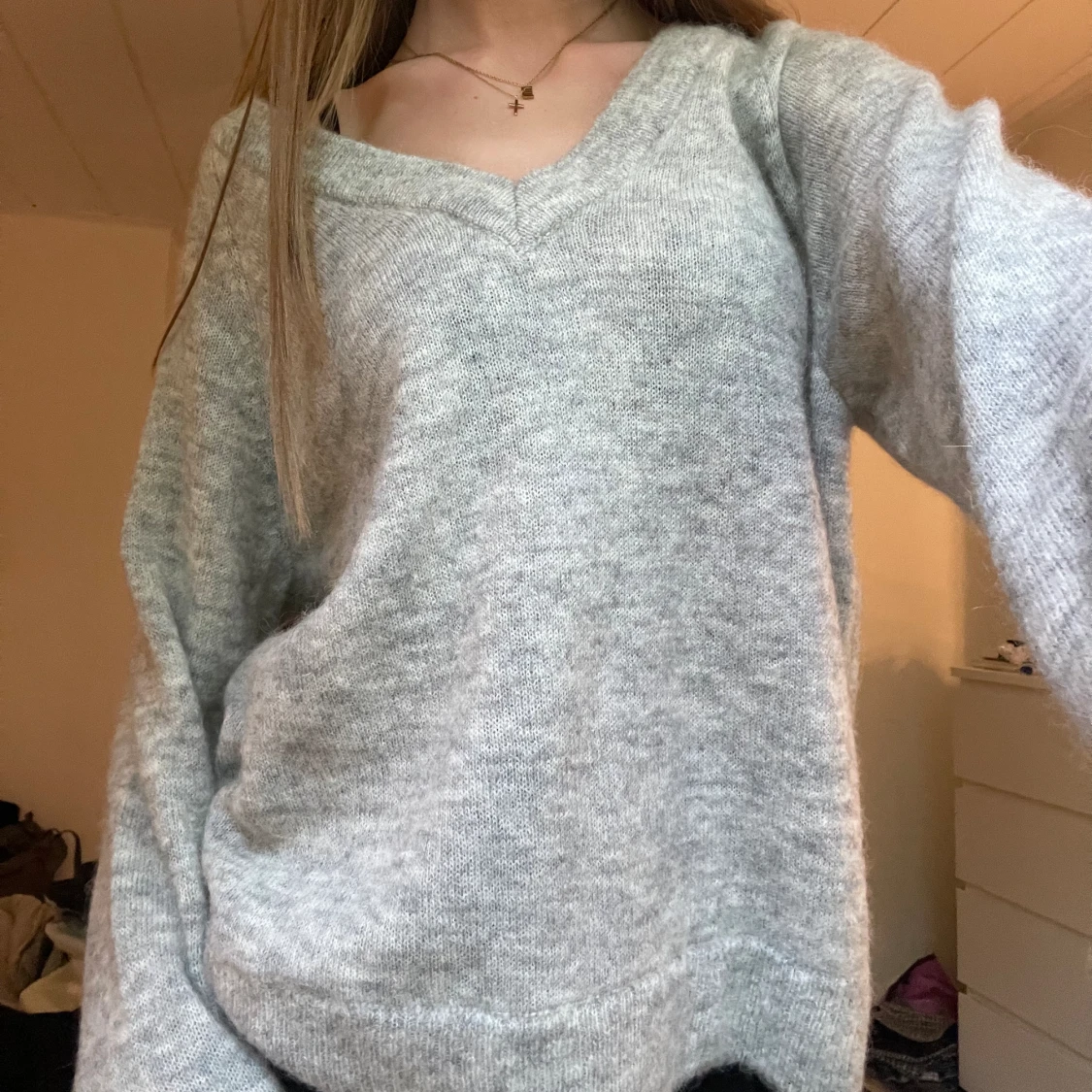 Grå v-ringad tröja🌷