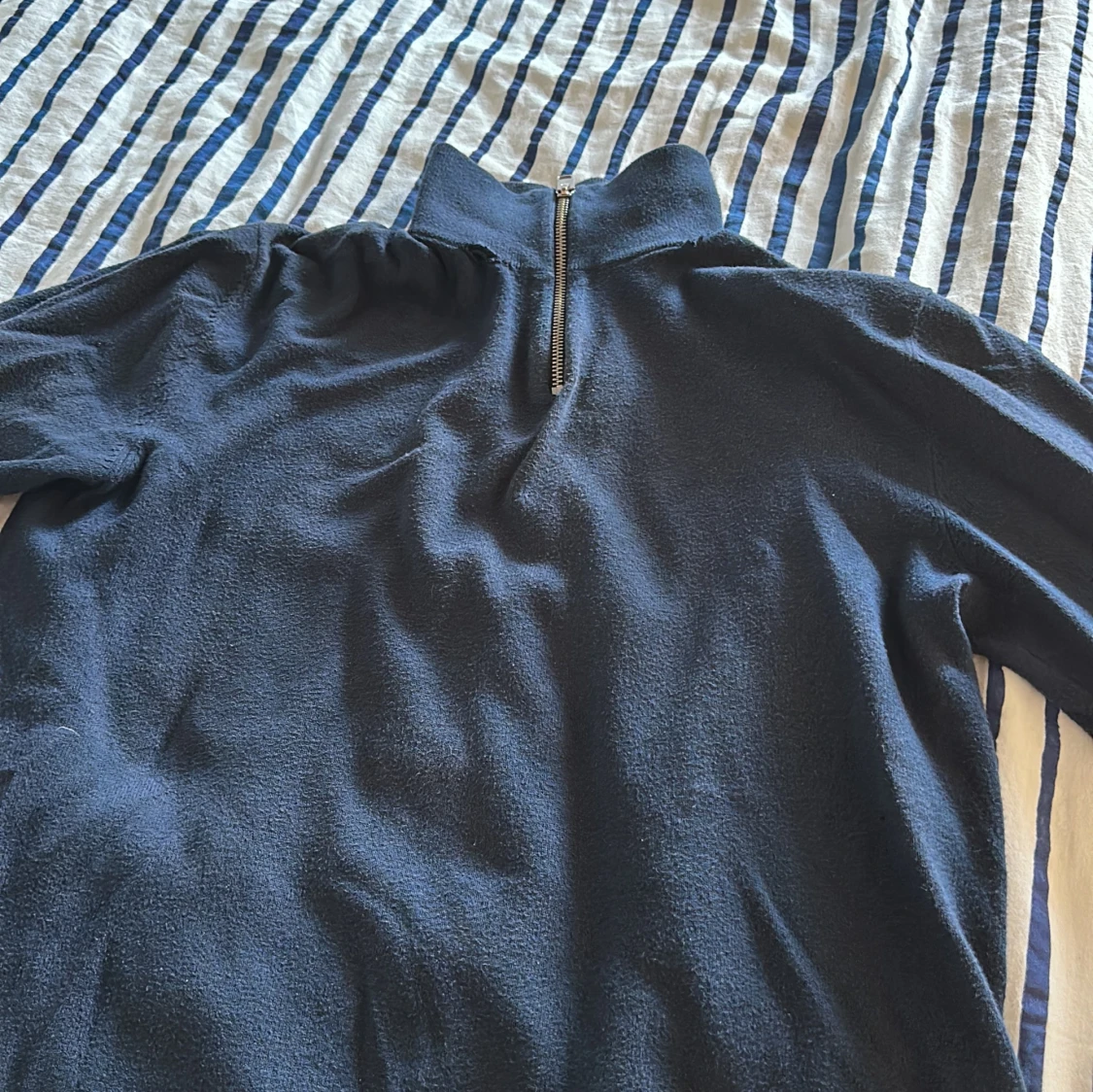 Helt ny tröja fel storlek och jätte skön tröja och ha på dig  - 90