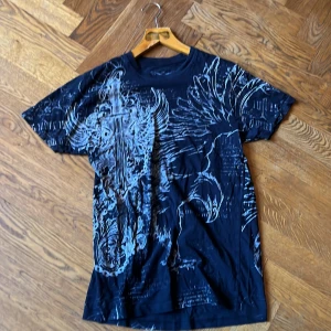 Emo tröj - Tja alla 🥰. Fans Schön tröja till sommarn jessepink man type tee sffliciton type tee skön drainer emo 🖤y2k Jb belt style. Bara för äkta lattjare OBS ⚠️⚠️ kan byta för 2 dosor friz 