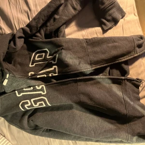 Gap kofta - I strl xl men skulle säga att den sitter mer som en m, väl använd men i fint skick