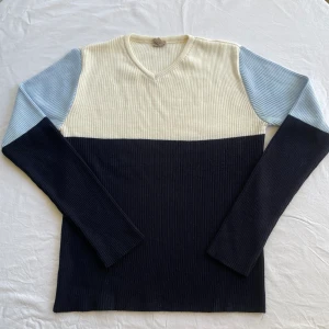 Långärmat tröja  - Bra skick! Frakt ingår inte 🌸