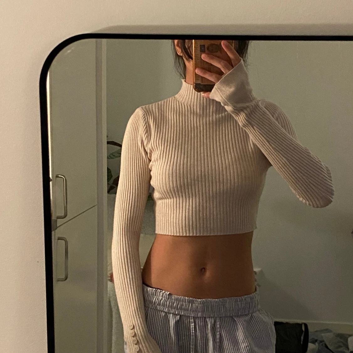 Ribbad topp med armar