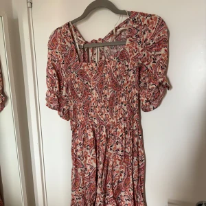 Sommarklänning - Jättefin sommarklänning aldrig använd🥰