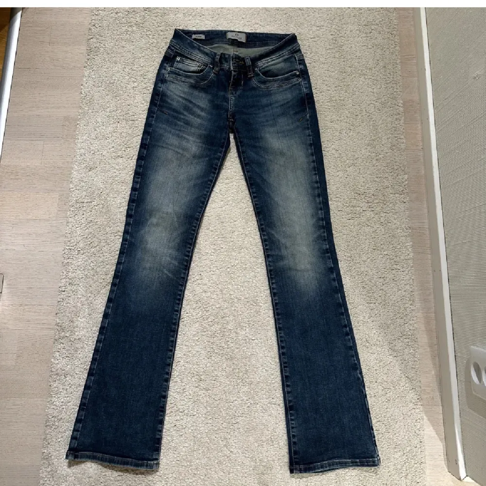 Som nya, sitter jätte fint säljer pga att dom inte passar längre men är endast använda några fåtal gånger. . Jeans & Byxor.