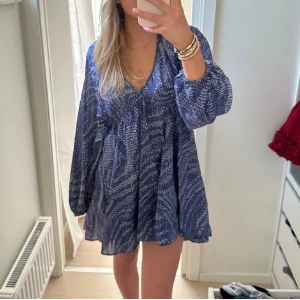 Blå klänning! - Jättefin sommarklänning! Perfekt till sommaren och den har inga defekter.