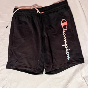Champions shorts  - •M •9/10 •Nypris 649 