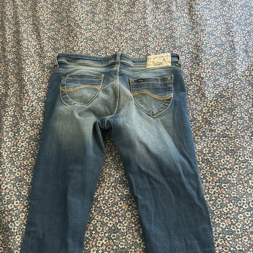 Used Lee vintage washed jeans.. Jeans & Byxor.