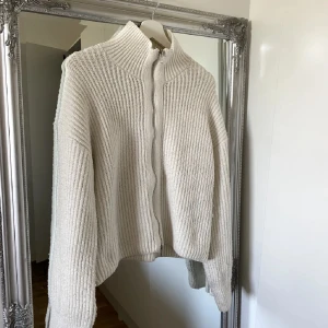 Kofta  - Grå och vit 