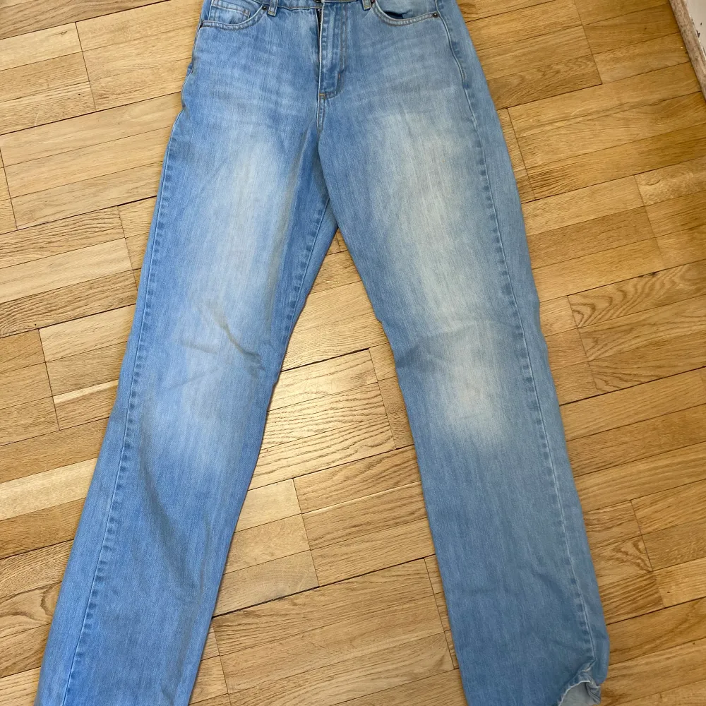 They are pretty long so will be nice for y’all people (otherwise you should maybe cut them a bit so they fit nicely). Jeans & Byxor.