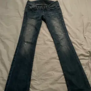 Säljer mina jätte snygga bootcut jeans då dom inte kommer till användning, nästan helt oanvända. Skriv vid frågor 