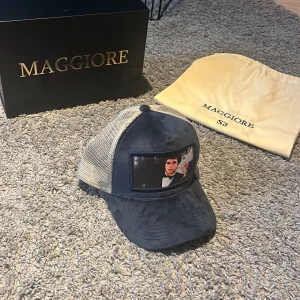 Maggiore S4 keps - Maggiore keps, aldrig använd och limiterad. Kom ut 2022. Läder spänne bak