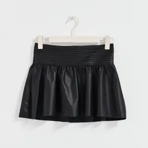 Fin kjol från Gina, i nytt skick använd inte alls❤️säljer då jag inte använder den