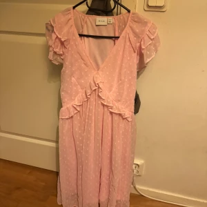 Rosa klänning  - Rosa jättefin klänning från vila