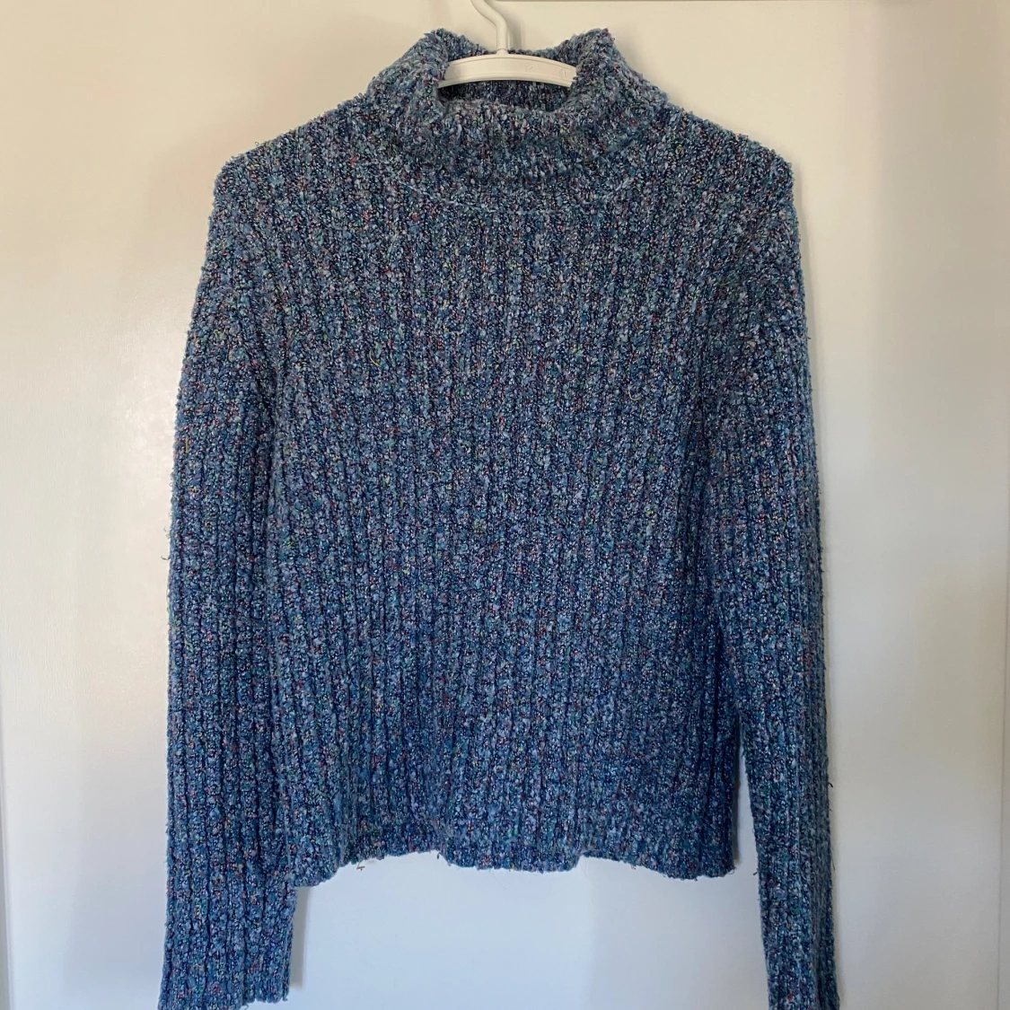 Blå stickad tröja 