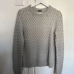 Stickad tröja - Säljer en stickad tröja från montego o strl S