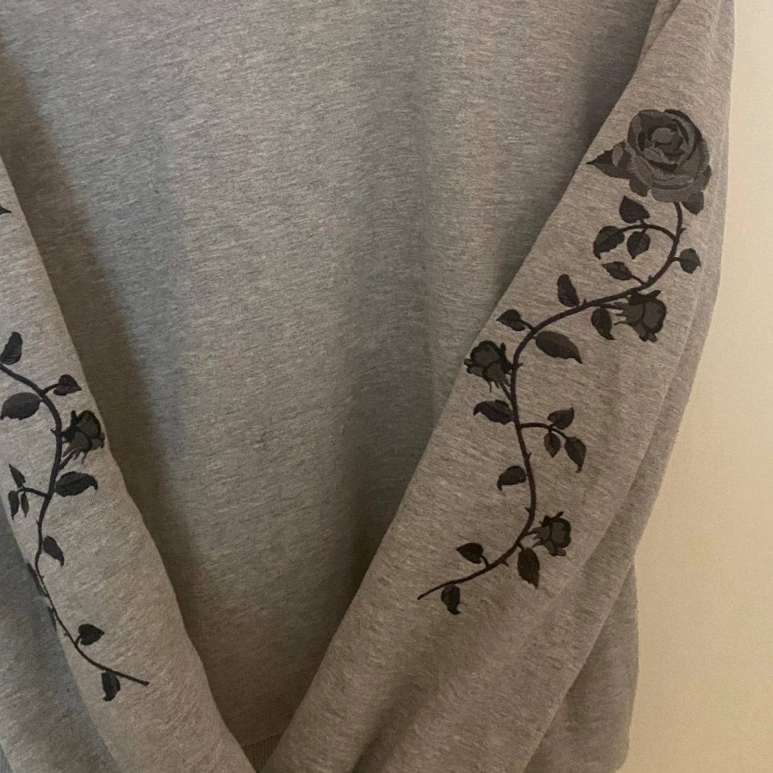 Grå sweatshirt  - 91