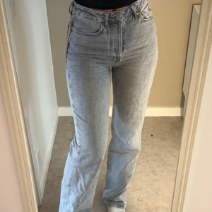 Bikbok jeans  - Regular wide, waist 26 length 32. Välanvänd men ändå i fint skick!!