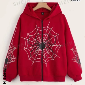 Röd hoodie med spriderman tryck - Jätte fin och skön hoodie den är ganska tunn och jag säljer den pågrund av att den inte är min stil och har aldrig använt den.